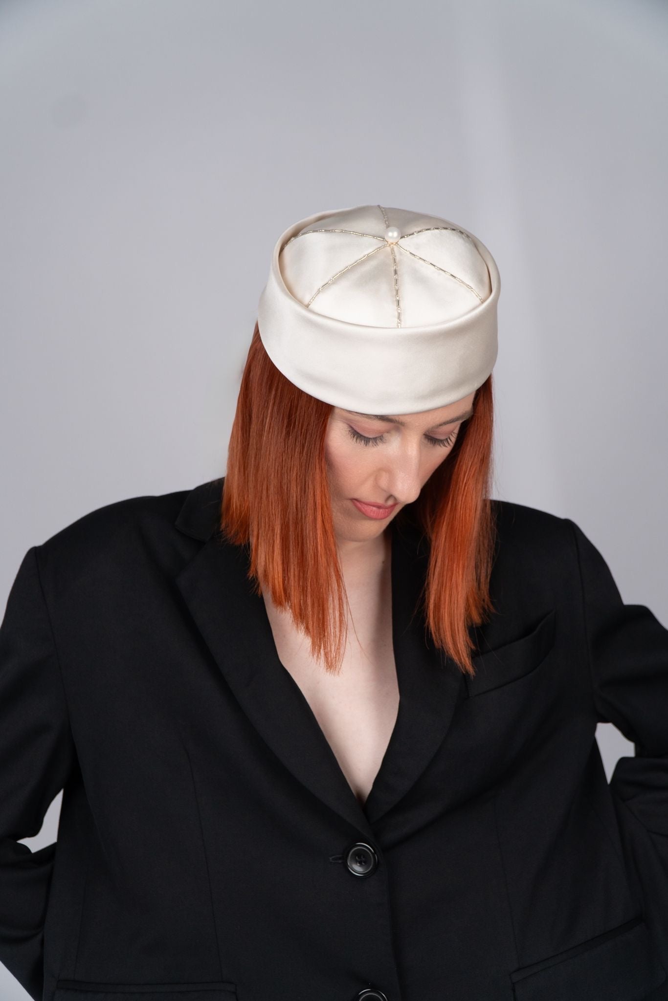 Pearl - Pălărie albă cusută manual